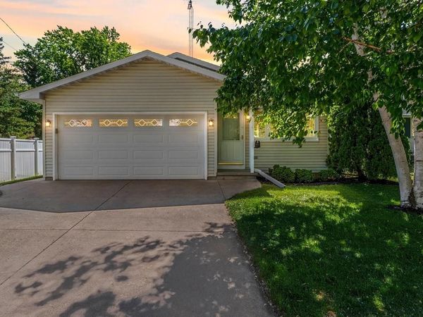 2352 MOUNT VERNON STREET, Oshkosh, WI 54901