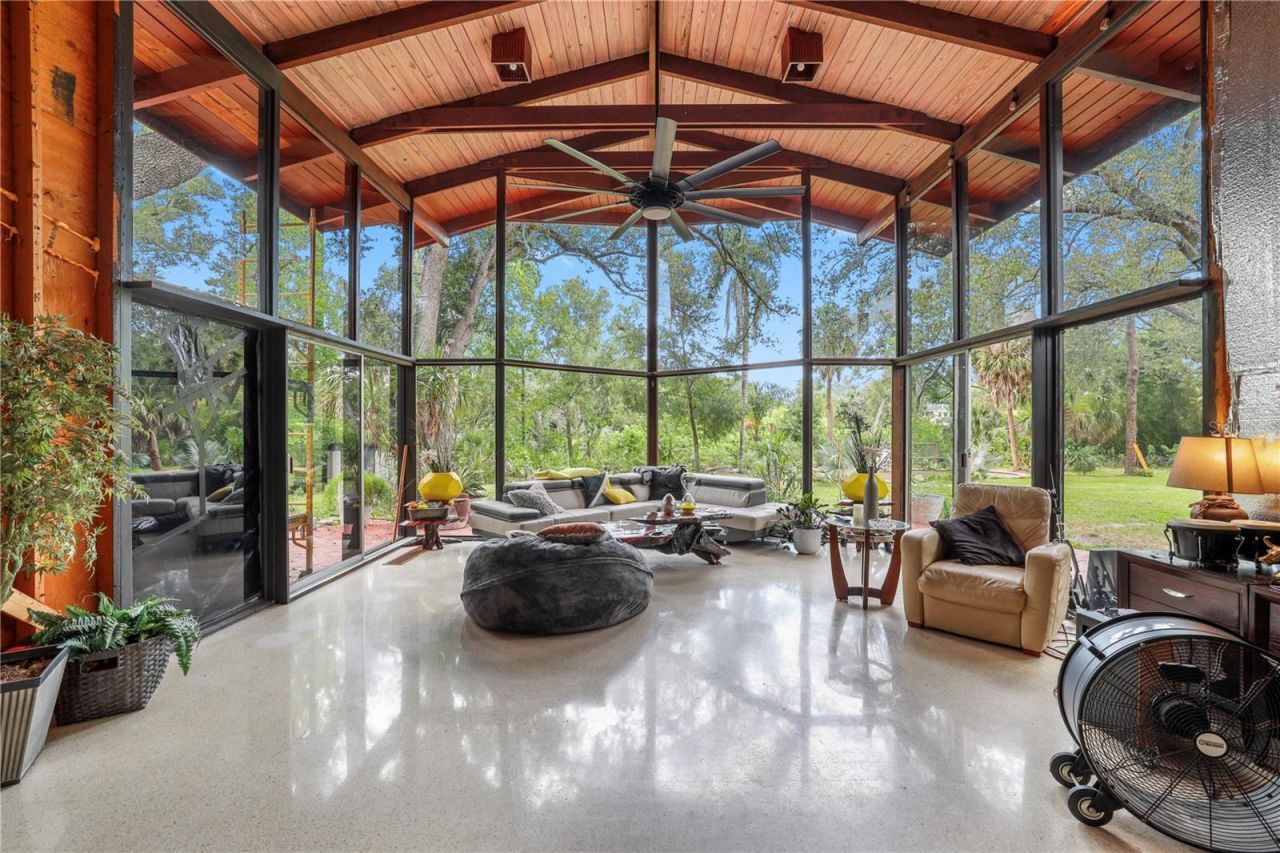 10134 White Trout Lane , Tampa, FL 33618 Photo