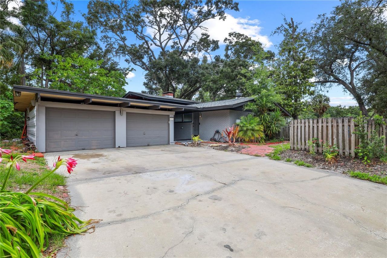10134 White Trout Lane , Tampa, FL 33618 Photo