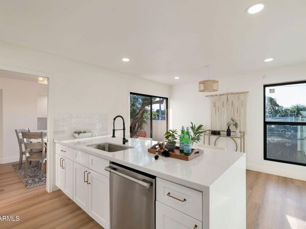 703 E CORTE ORO, Phoenix, AZ 85020