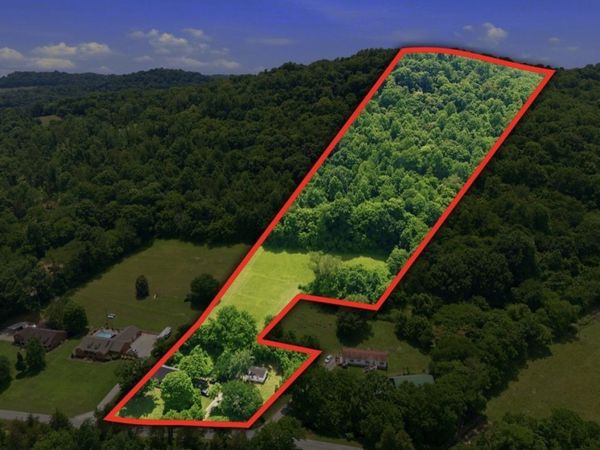 17 Dog Branch Rd S, Pleasant Shade, TN 37145
