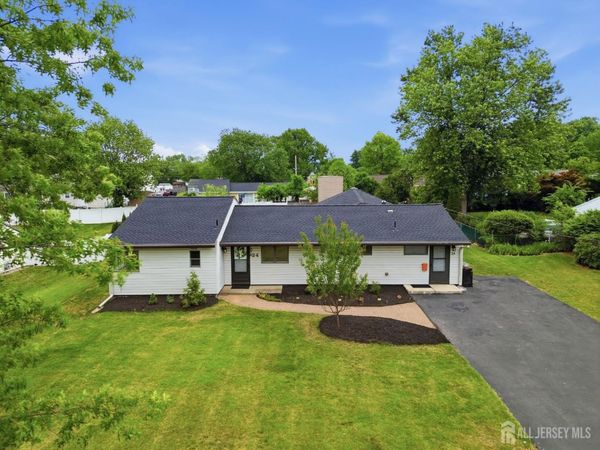 24 Cambridge Road, Kendall Park, NJ 08824