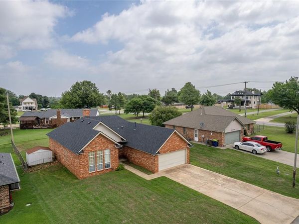 1323 E Oak Street, El Reno, OK 73036