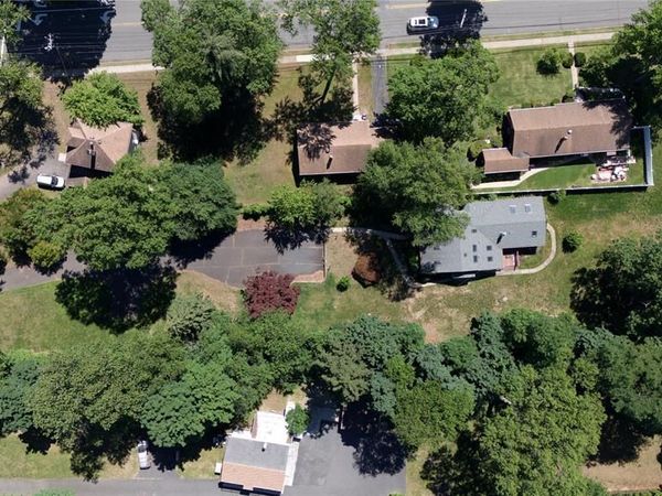 38 W Ridgewood Avenue, PARAMUS, NJ 07652
