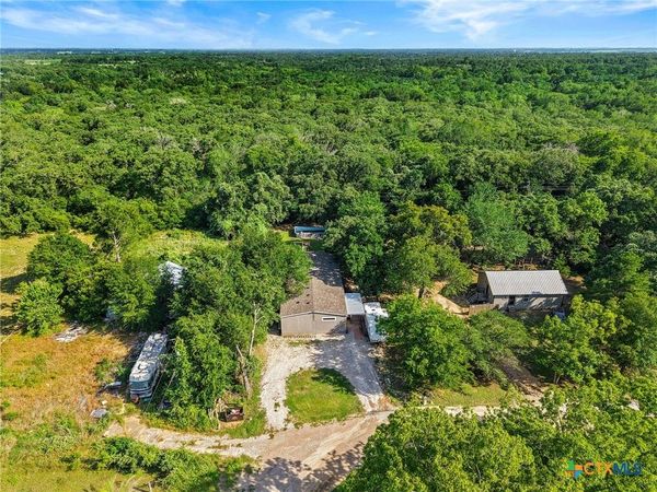 592 Oaklawn Drive , Rockdale, TX 76567