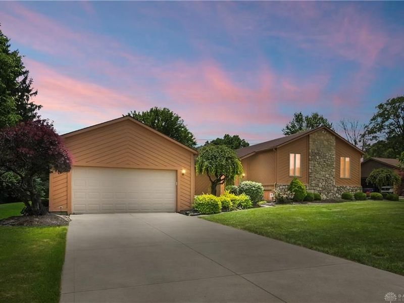 354 Shadywood Drive, Clayton, OH 45415 Photo 1
