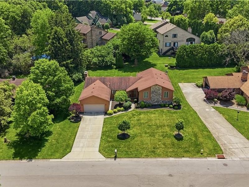 354 Shadywood Drive, Clayton, OH 45415 Photo 2