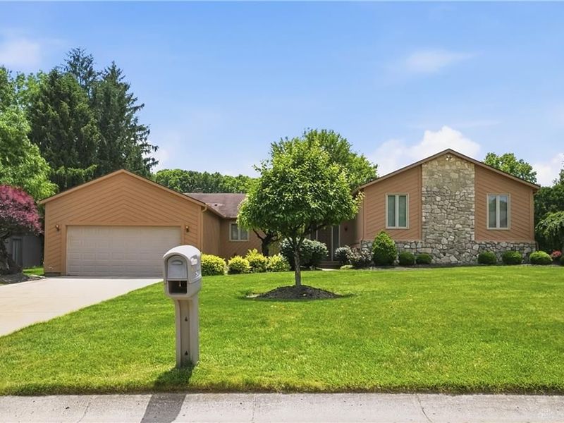354 Shadywood Drive, Clayton, OH 45415 Photo 3
