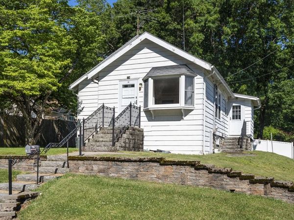 14 Saybrook Rd, Worcester, MA 01604