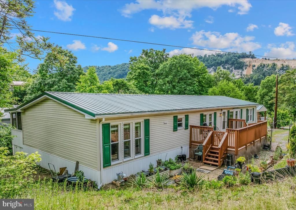 32 Sherrill , Berkeley Springs, WV 25411 Main Photo