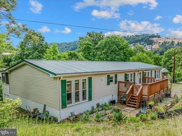 32 SHERRILL , BERKELEY SPRINGS, WV 25411