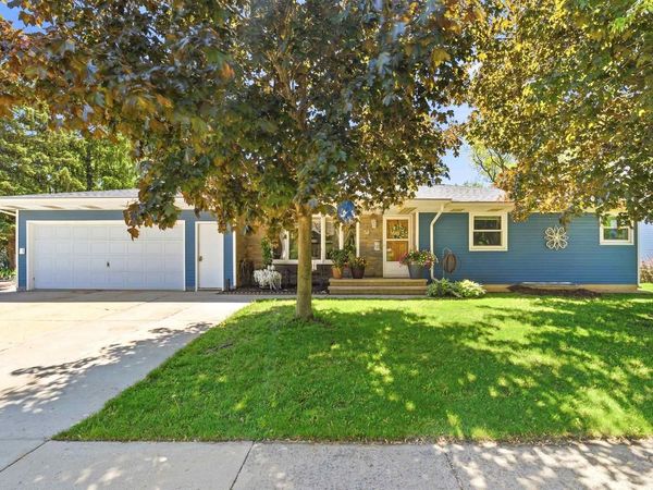 824 W CECIL STREET, Neenah, WI 54956