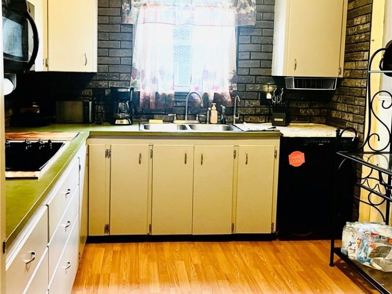 870 Parkway Boulevard, Alliance, OH 44601 Photo 10