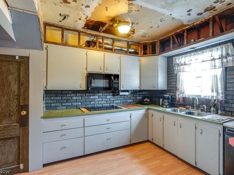 870 Parkway Boulevard, Alliance, OH 44601 Photo 11