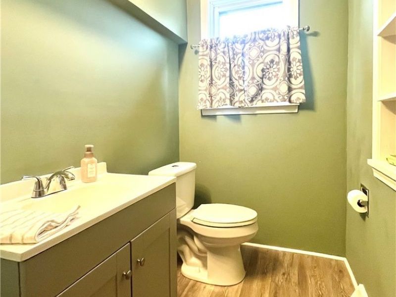870 Parkway Boulevard, Alliance, OH 44601 Photo 12