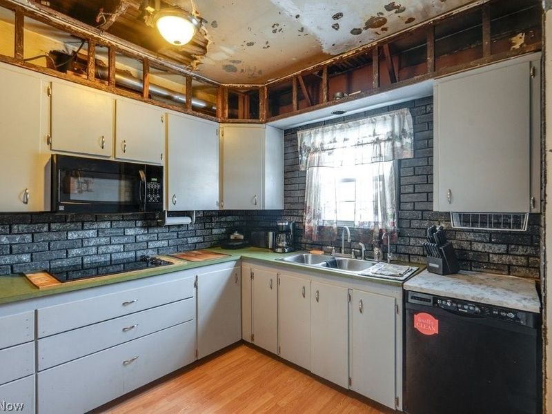 870 Parkway Boulevard, Alliance, OH 44601 Photo 12