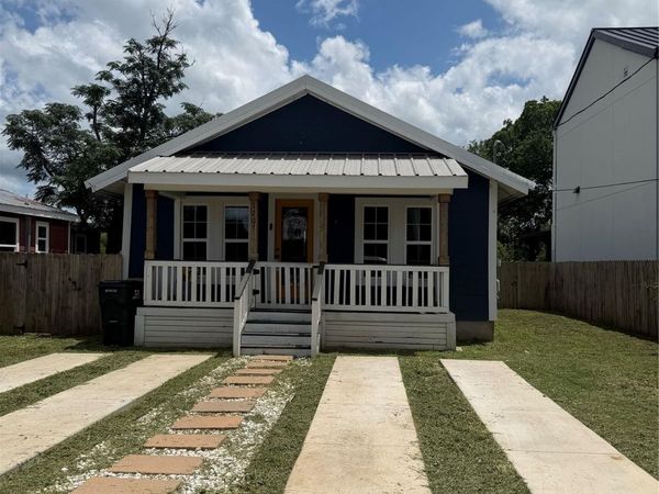 1207 Pine ST, Bastrop, TX 78602