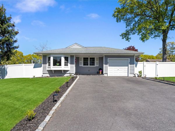 63 Orchard Street , Manorville, NY 11949