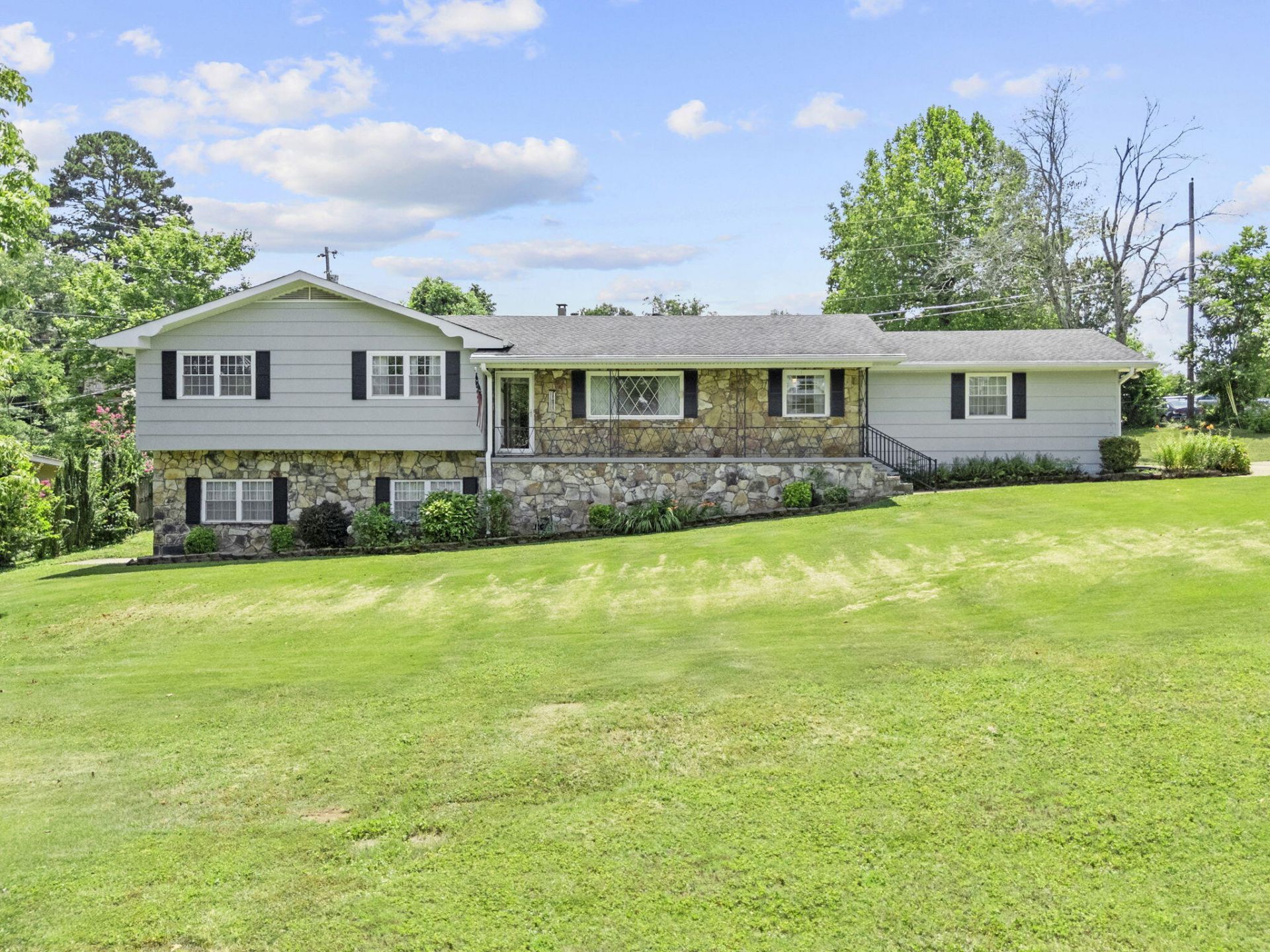 4108 Forest Plaza Drive, Hixson, TN 37343 Main Photo