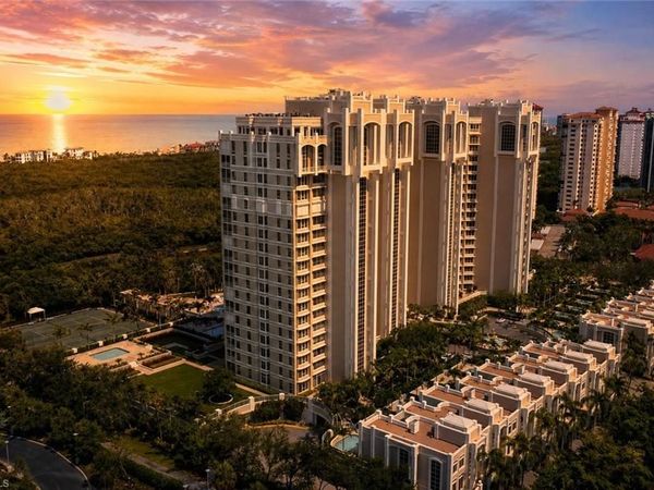 7117 Pelican Bay BLVD, Unit 16, NAPLES, FL 34108