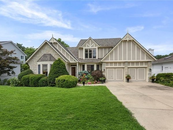 4108 NE Courtney Drive, Lee's Summit, MO 64064
