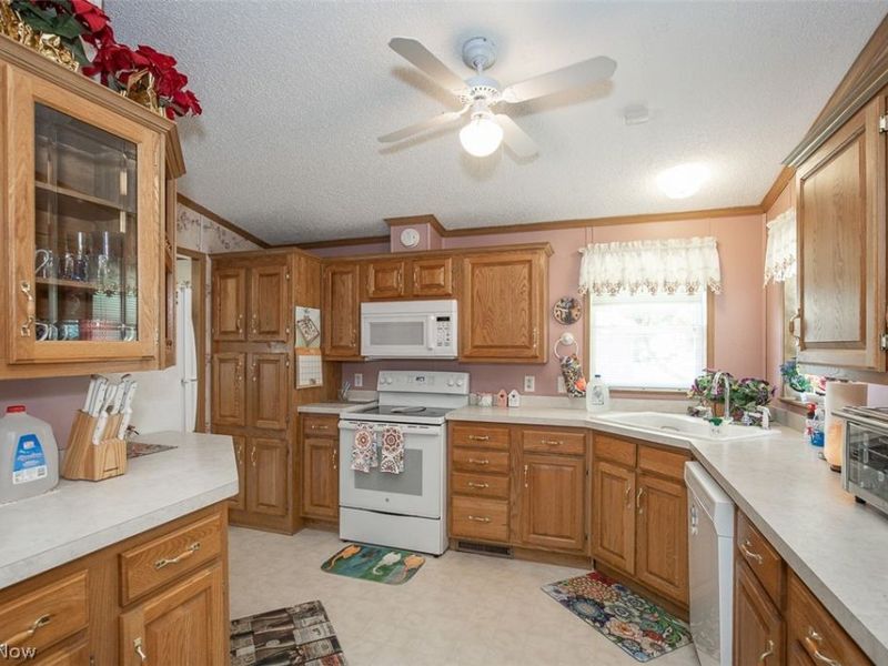 78 Periwinkle Drive , Olmsted Township, OH 44138 Photo 8
