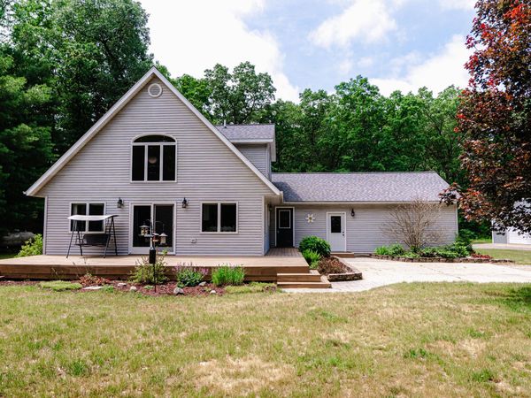 9880 S Spruce Avenue, Newaygo, MI 49337