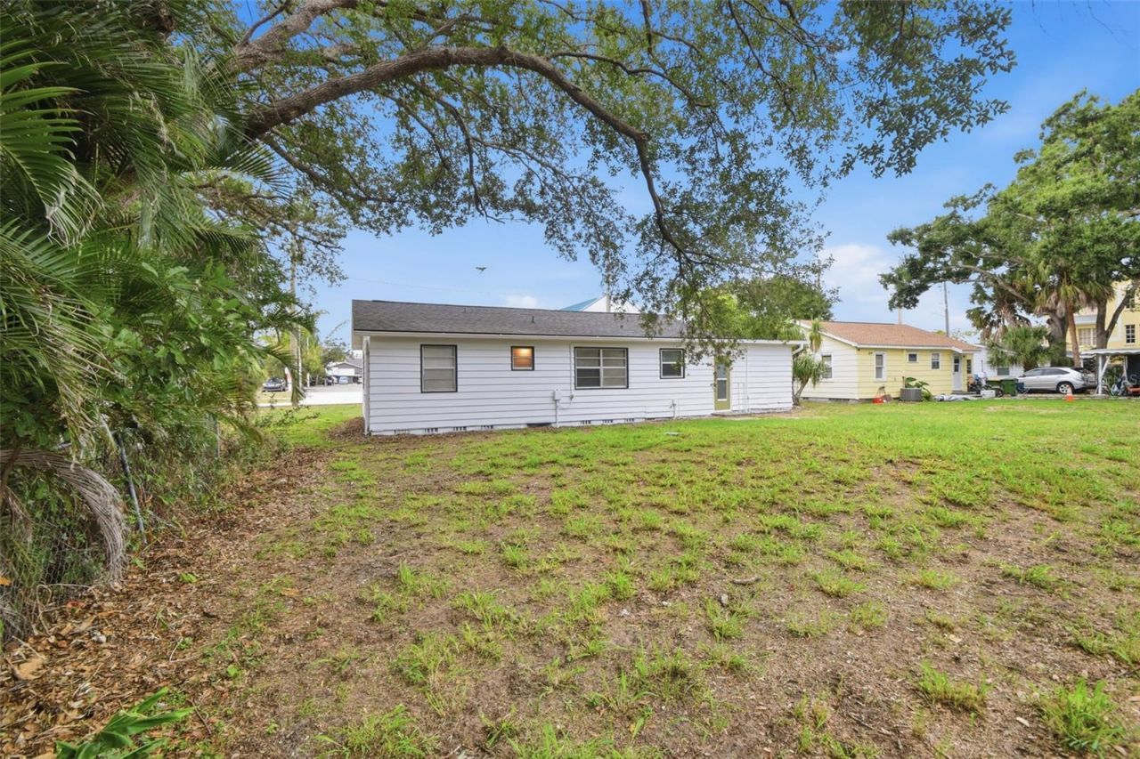 2817 Hawthorne Street , Sarasota, FL 34239 Photo