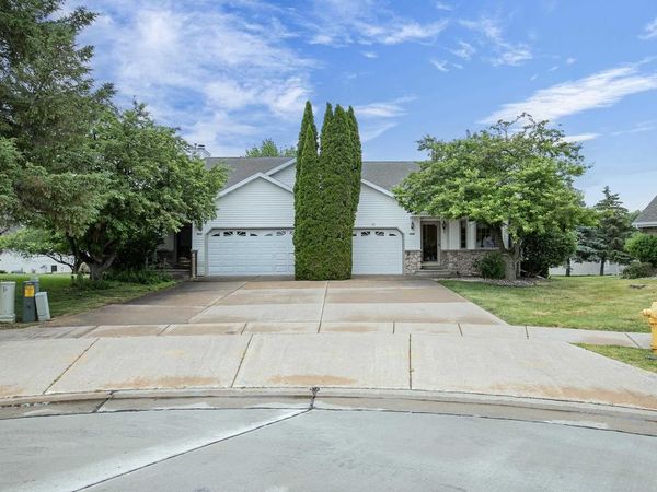 2420 NOEL COURT, Unit B, Oshkosh, WI 54904