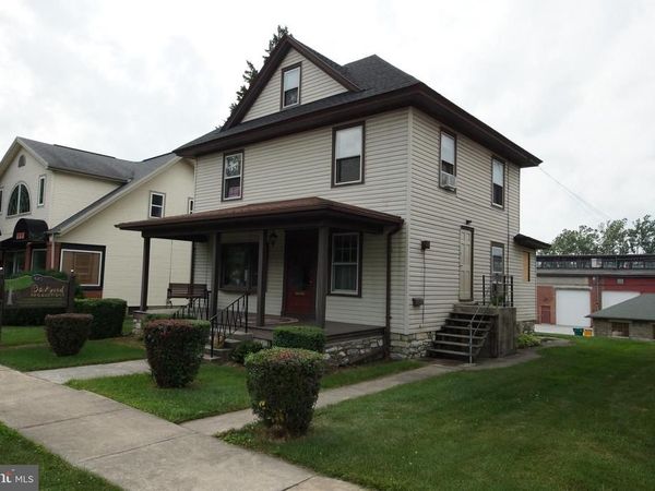 425 W CHOCOLATE AVENUE , HERSHEY, PA 17033
