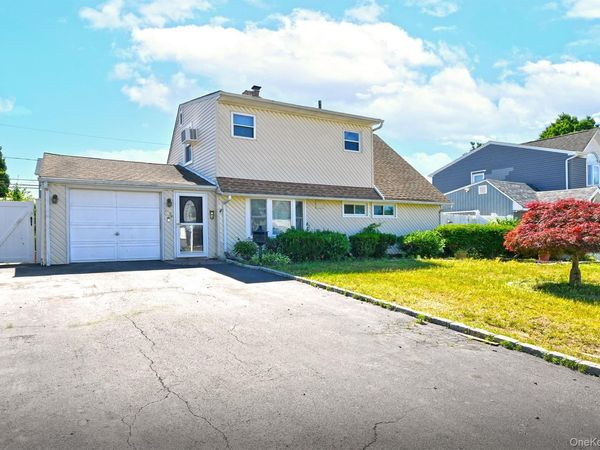 34 Prentice Road, Levittown, NY 11756