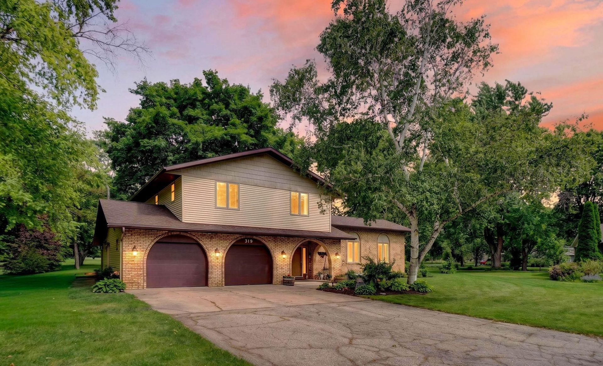 319 Fairway Drive, Columbus, WI 53925 Main Photo