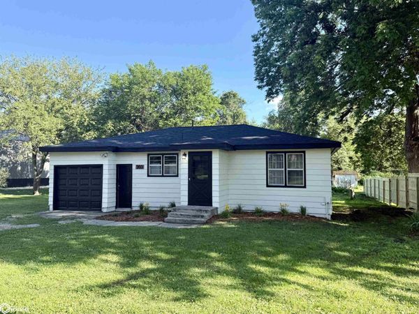 203 E Perry Street, Jefferson, IA 50129