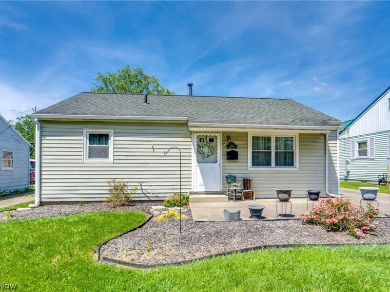 2313 Bollinger Avenue NE, Canton, OH 44705 Photo 3