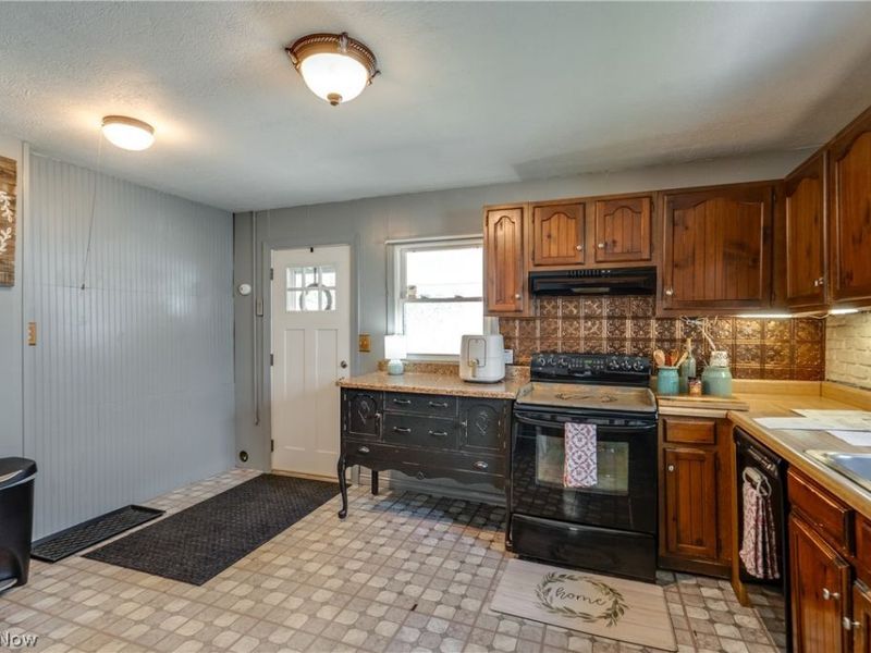 2313 Bollinger Avenue NE, Canton, OH 44705 Photo 8