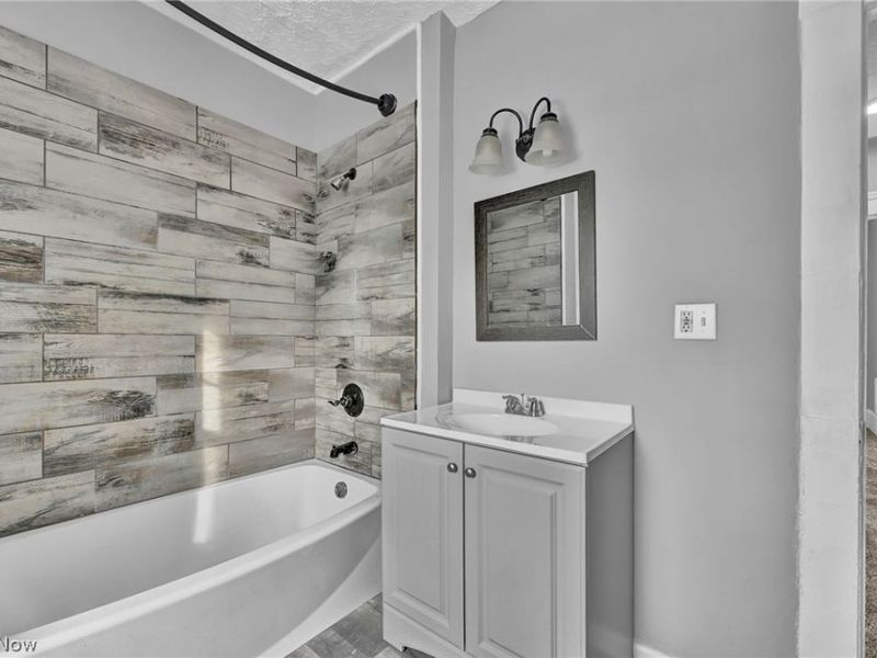 12824 Woodside Avenue , Cleveland, OH 44108 Photo 6