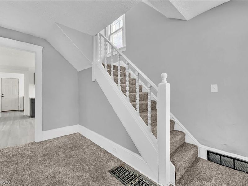 12824 Woodside Avenue , Cleveland, OH 44108 Photo 7