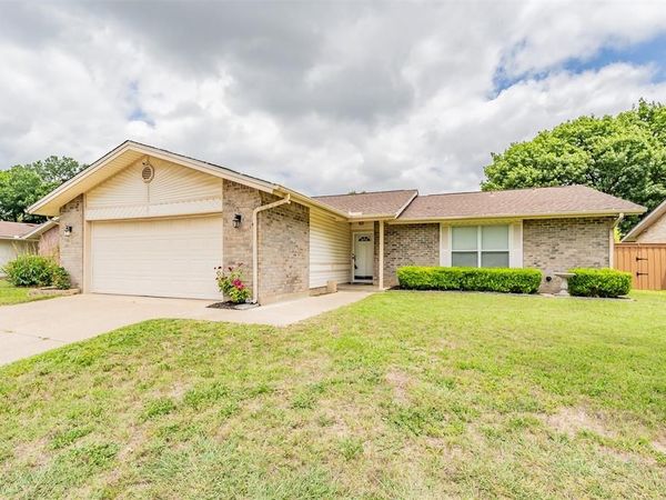 705 Salem Drive , Arlington, TX 76014