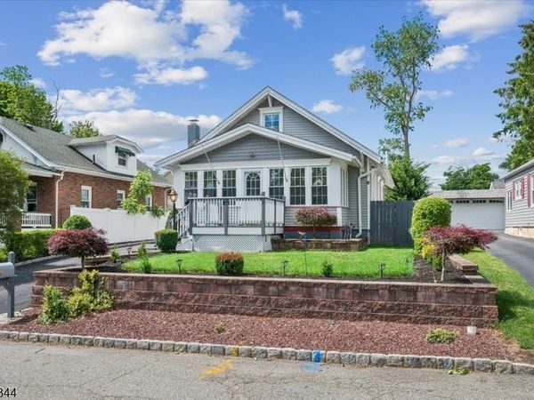 15 Clover Pl, Mine Hill, NJ 07803