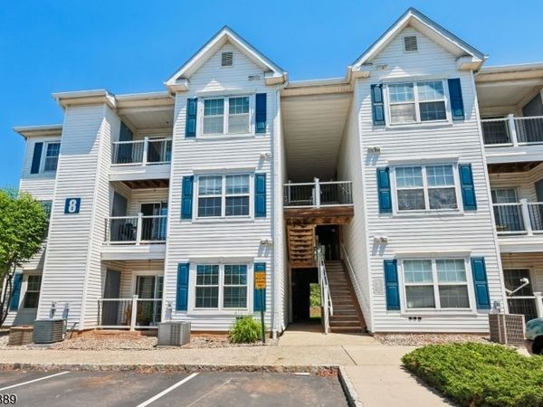 811 Waterford Dr, Edison, NJ 08817