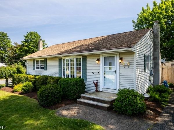 1 Bass Dr, Roxbury, NJ 07876