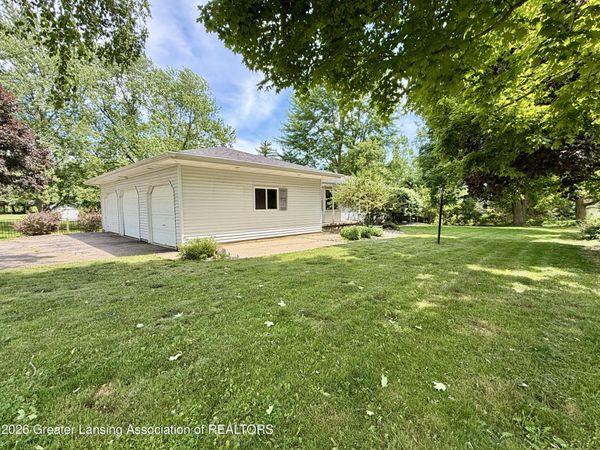 15479 S Airport Road, Lansing, MI 48906