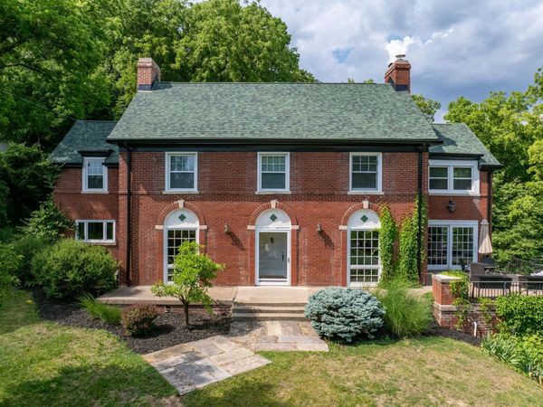 40 Edgehill Terrace , Davenport, IA 52803