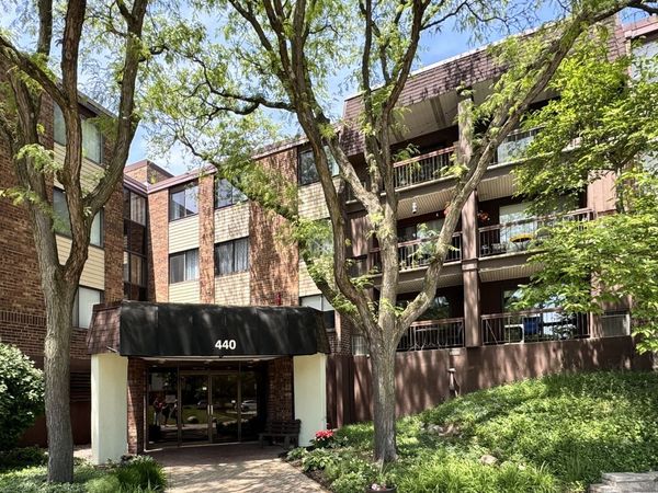 440 Raintree Court , Unit 3G, Glen Ellyn, IL 60137