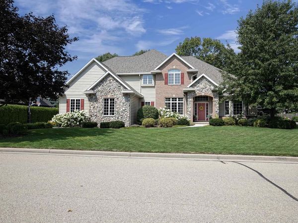 422 BOSWORTH LANE, Neenah, WI 54956