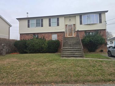 1095 Pinebrook Court , West Hempstead, NY 11552