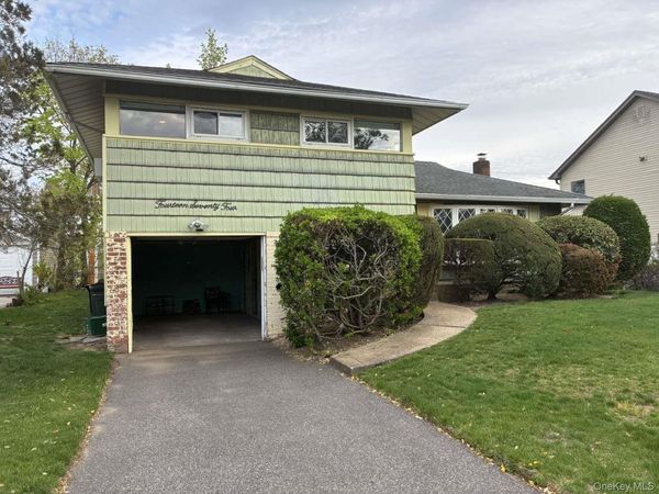 1474 Stephen Marc Lane , East Meadow, NY 11554