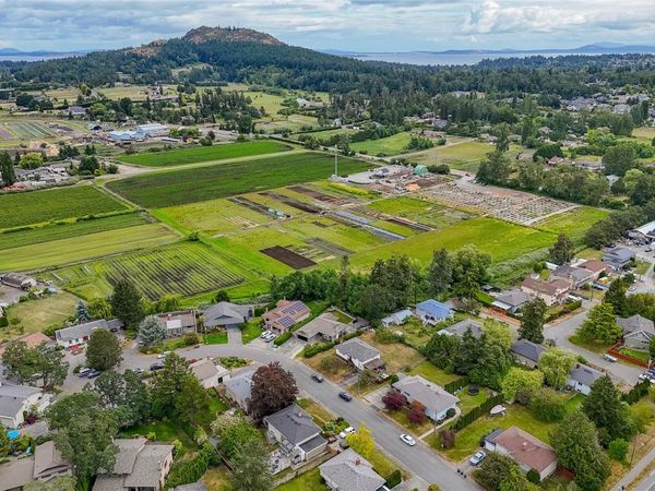 4035 Century Rd , Saanich, BC V8X 2E5