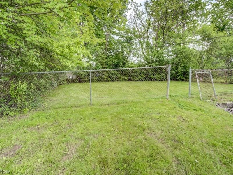4383 Wyatt Road , Cleveland, OH 44128 Photo 24