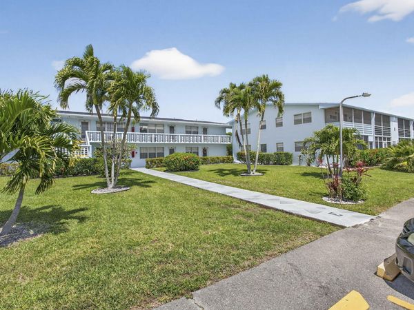 106 E Camden E, West Palm Beach, FL 33417